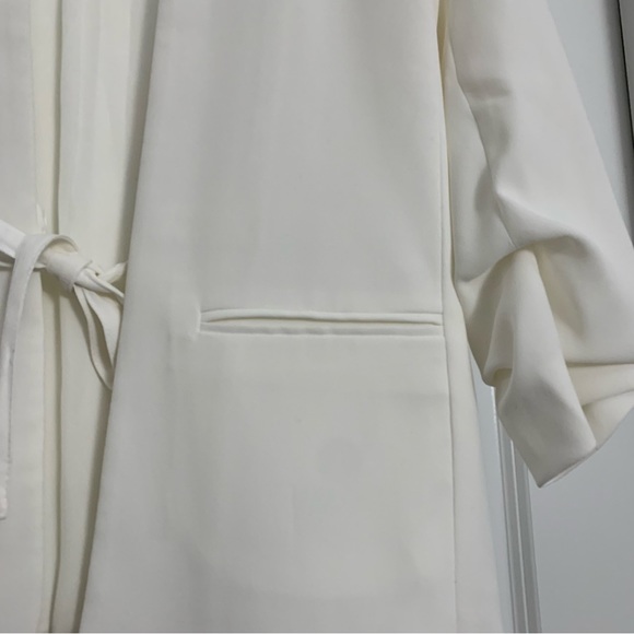 NWOT-H&M White Blazer with front tie and 3/4 Ruched Sleeves. Size 4 - Picture 3 of 12